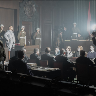 Z historického filmu Norimberk režiséra Jamese Vanderbilta.