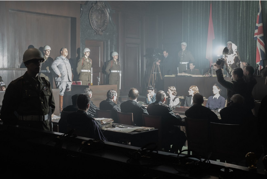 Z historického filmu Norimberk režiséra Jamese Vanderbilta.