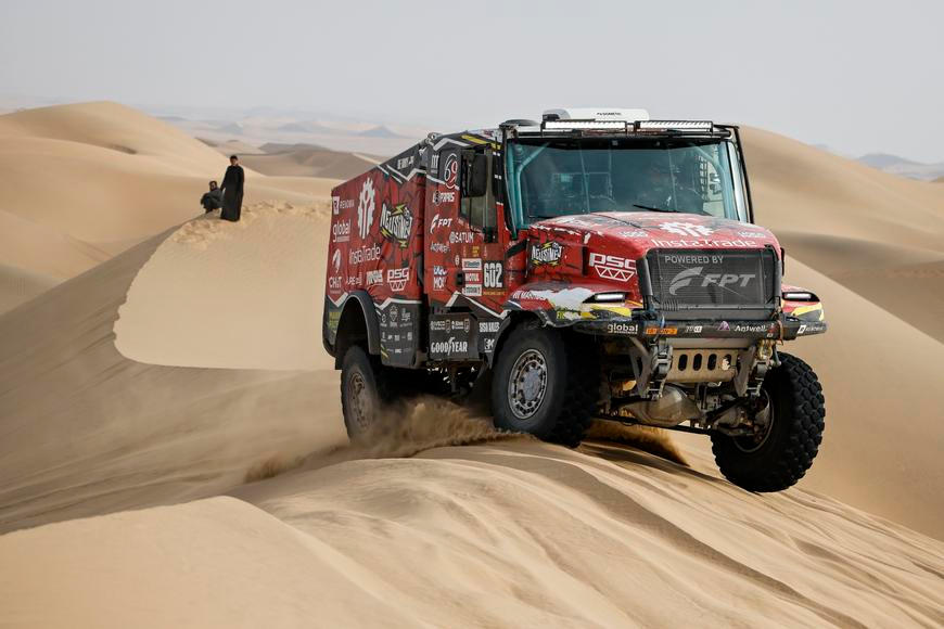 Loprais myslí útok na dakarský triumf vážně. Vyhrál druhou etapu po sobě