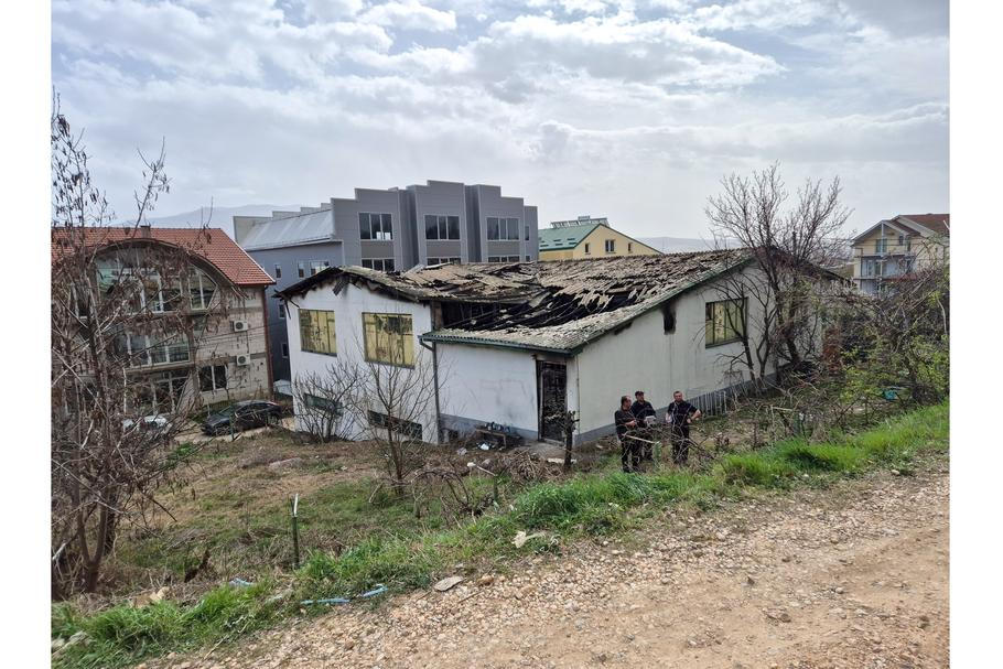 Zbytky nočního klubu Pulse v Kočani, Severní Makedonie, po požáru 16. března 2025. 