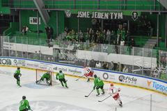 Utkání 39. kola hokejové extraligy mezi Mladou Boleslaví a Hradcem. Hodně fanoušků domácího týmu nepřišlo, protože se jim nelíbí neúspěchy Boleslavi.