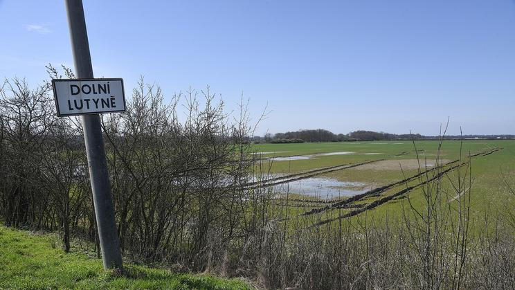 Dolní Lutyně, pozemek, pole, elektrické vedení