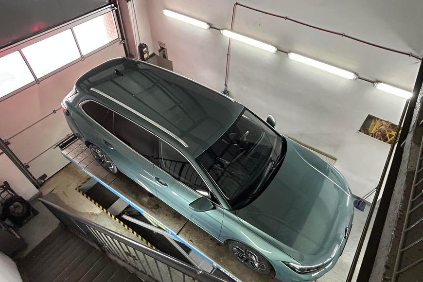 Přikupte delší záruku, zvažte balíčky. Spočítali jsme cenu servisu na VW Passat