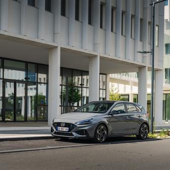 Korejec z Nošovic přiváží nové motory pod kapotou.