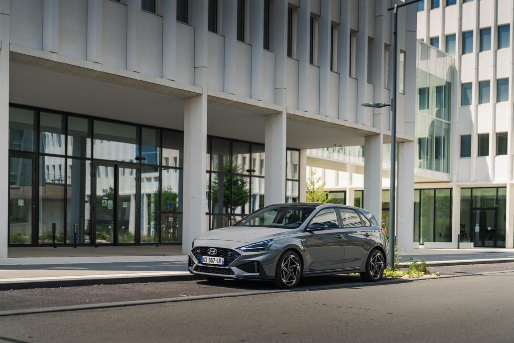 Korejec z Nošovic přiváží nové motory pod kapotou.