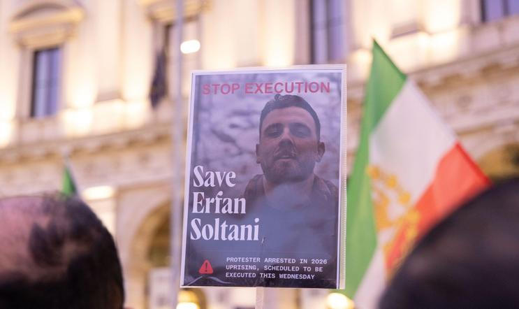 Rome, Italy. 13th Jan, 2026. A sit-in in Piazza della Repubblica in Rome was organized by the Italy-Iran Association in solidarity with the Iranian people's protests against the Ayatollah regime. Credit: Independent Photo Agency/Alamy Live News
