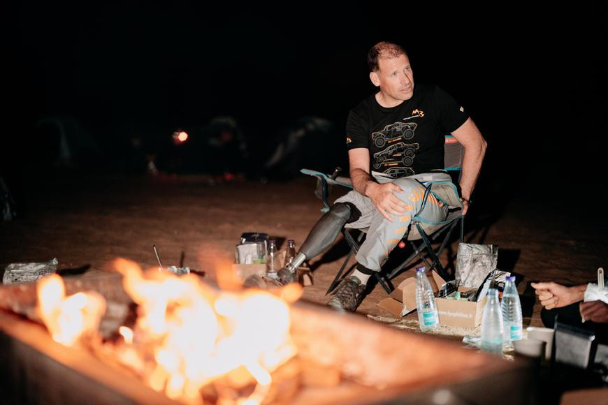 Stačil rok po ztrátě nohy a Francouz se na Dakar vrátil. Závodí s protézou