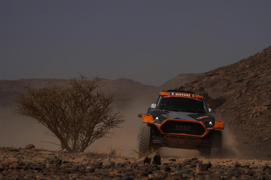 Posádka Guillaume de Mévius - Mathieu Baumel v Mini JCW Rally během Rallye Dakar 2026 