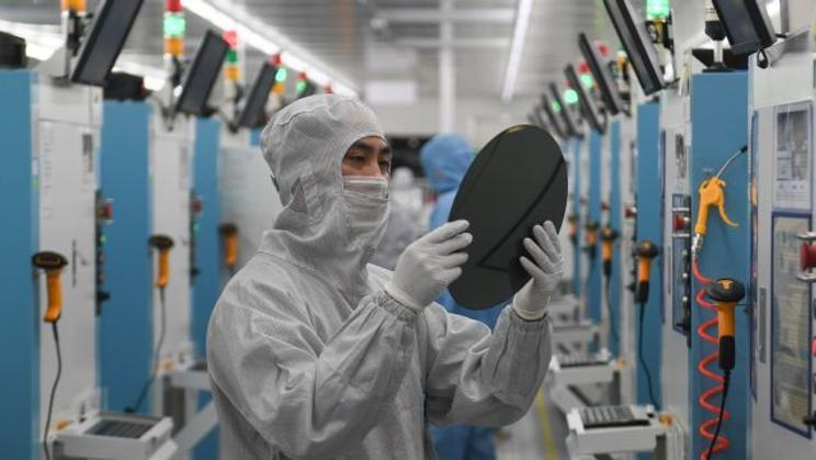TSMC je největším smluvním výrobcem čipů na světě a zároveň firmou s nejvyšší tržní hodnotou s akciemi na burze v Asii. Snímek je ilustrační.