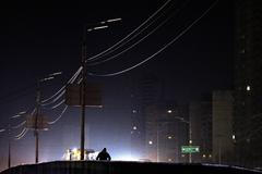 Když se město ponoří do tmy: život bez elektřiny v srdci války