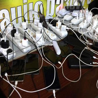 Když se město ponoří do tmy: život bez elektřiny v srdci války