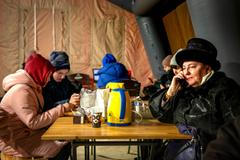 Když se město ponoří do tmy: život bez elektřiny v srdci války