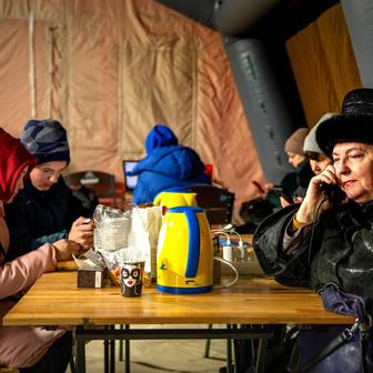 Když se město ponoří do tmy: život bez elektřiny v srdci války