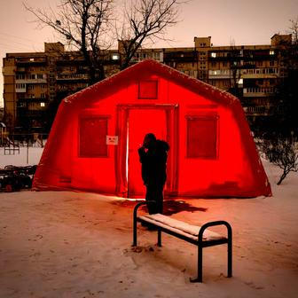 Když se město ponoří do tmy: život bez elektřiny v srdci války