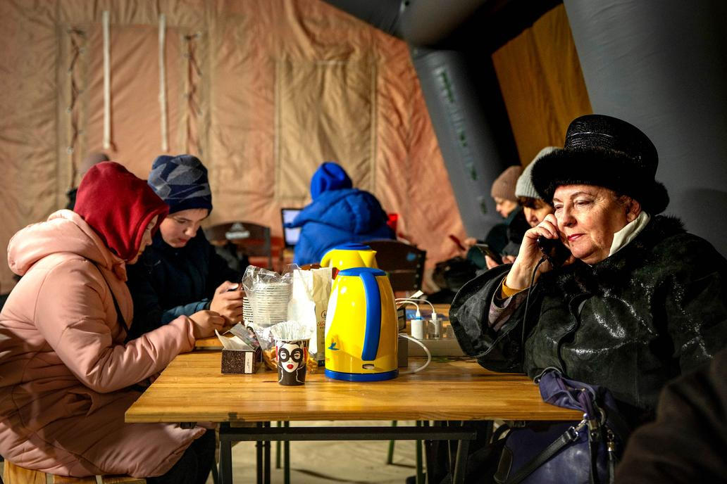 Když se město ponoří do tmy: život bez elektřiny v srdci války