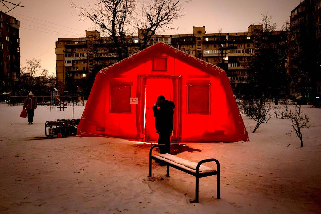 Když se město ponoří do tmy: život bez elektřiny v srdci války