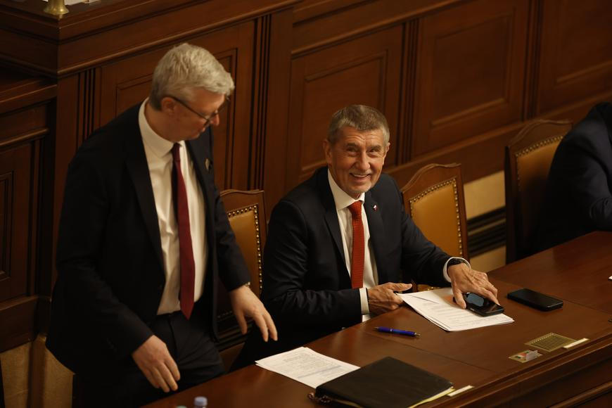 Hádka na téma "mladých a krásných" Pirátek. Babiš je lákal do ANO, reakce byla ostrá