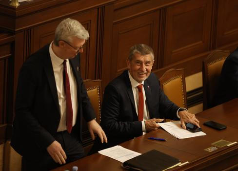 Žádost vlády o vyslovení důvěry ve Sněmovně