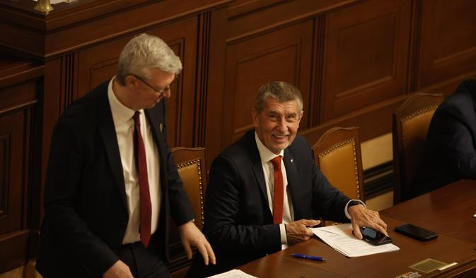 Žádost vlády o vyslovení důvěry ve Sněmovně