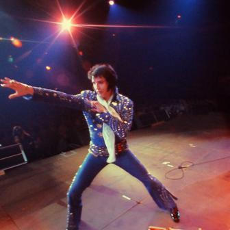 Z filmu EPiC: Elvis Presley in Concert.