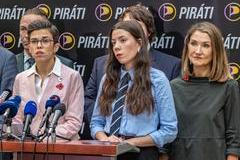 V Prachaticích proti sobě zabojují Olga Richterová s Kateřinou Stojanovou (uprostřed). Obě by chtěly proniknout do nového čtyřčlenného místopředsednictva strany.