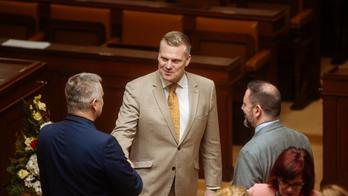 Schůze Sněmovny a vyslovení důvěry vládě, Filip Turek