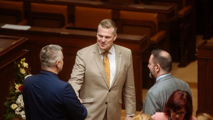 Schůze Sněmovny a vyslovení důvěry vládě, Filip Turek