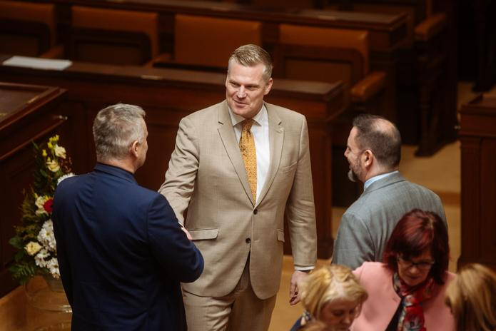 Schůze Sněmovny a vyslovení důvěry vládě, Filip Turek