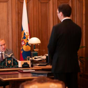 Z filmu Čaroděj z Kremlu.