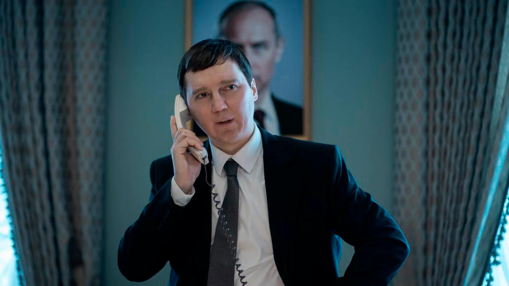 Paul Dano jako poradce Vladimíra Putina ve filmu Čaroděj z Kremlu.