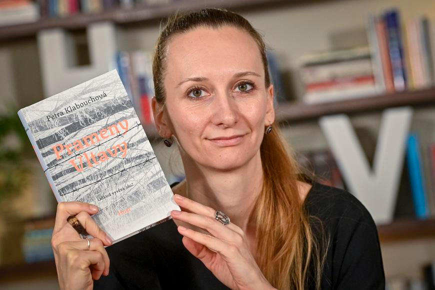 Nejočekávanější knihy roku 2026: Nový Murakami, Klabouchová, Javůrek i foglarovky