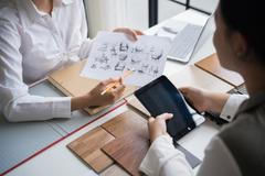 Rok 2026 přinese do našich domovů eleganci, hloubku a přirozenou harmonii, která je nadčasová.