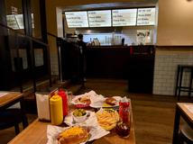 Zatímco přes léto hosty láká zahrádka a ledové margarity, v zimě zase hutnější chutě.