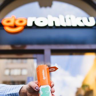 „Nejprodávanější je teď kuře na paprice a divočák. Skvěle ale chutná i vegetariánská verze,“ zaznívá od obsluhy. 