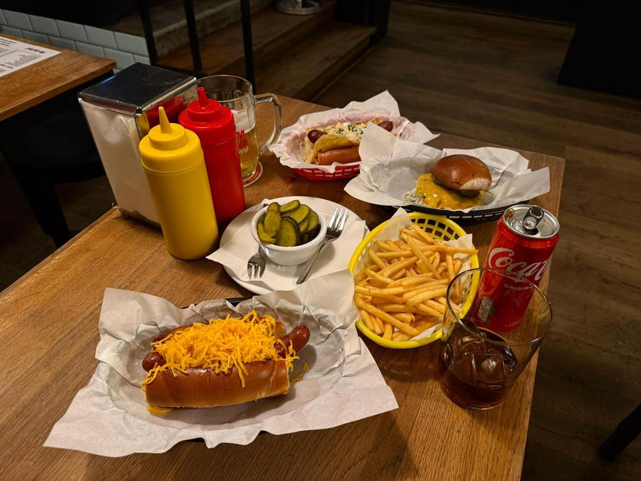 Chcete stoprocentní kvalitu a příjemně posedět? Tak to je pro vás ideální Mr. Hotdog.