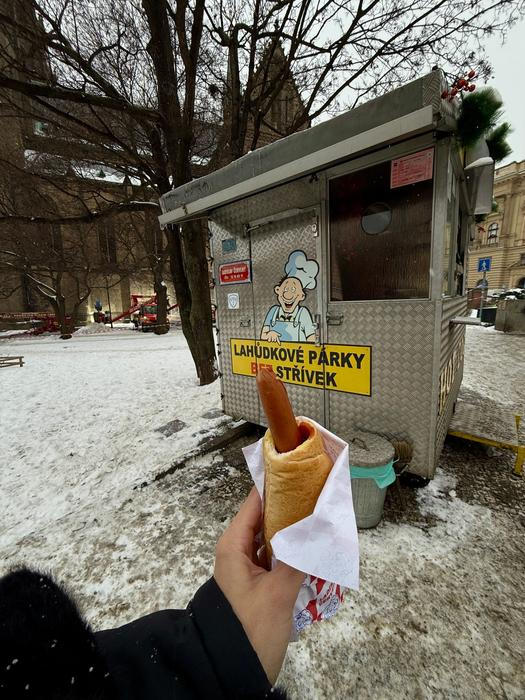 Právě tyto dvě omáčky – případně jejich kombinace – patří mezi nejoblíbenější. Někteří zákazníci ale prý zkouší i méně tradiční varianty, například tatarskou omáčku - pro někoho celkem hrozivá představa…