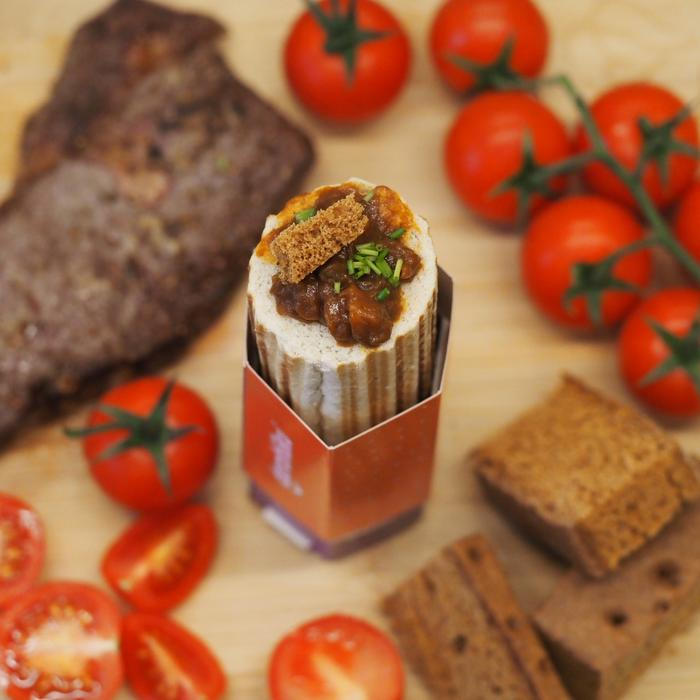 Jen o pár tramvajových zastávek od Náměstí Míru, na Lazarské, se ale odehrává úplně jiný příběh. Podnik Dorohlíku na první pohled zaujme už názvem – a nabídka unikátnost tohoto místa rychle potvrzuje. 