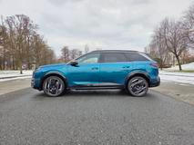 Na délku má SUV 4791 mm, rozvor náprav z toho ukrajuje 2901 mm. A uvnitř je díky tomu skutečně spousta místa.