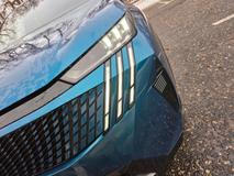 Přední LED světla mají působivý design...