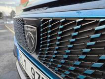 ... a velmi dobře se doplňují s designem čelní masky.