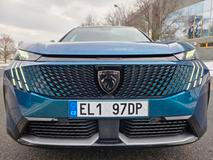 Vzhledově se 5008 zkrátka povedla, škoda horší baterie, které chybí také předehřev. To by se ale brzy mělo změnit.