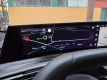 Digitální budíky umí promítnout obraz z navigace,...