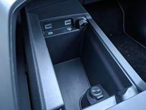 Nechybí spousta odkládacích prostor, především vpředu,...