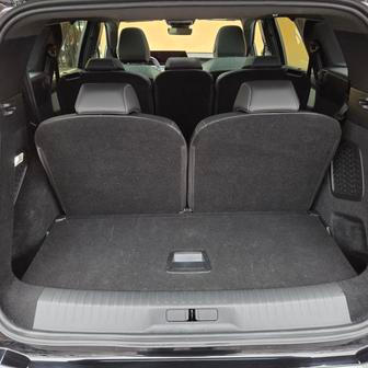 V sedmimístném uspořádání se do kufru 5008 vejde 201 litrů.
