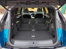 A v jen dvoumístném uspořádání má francouzské SUV k dispozici 1757 litrů.