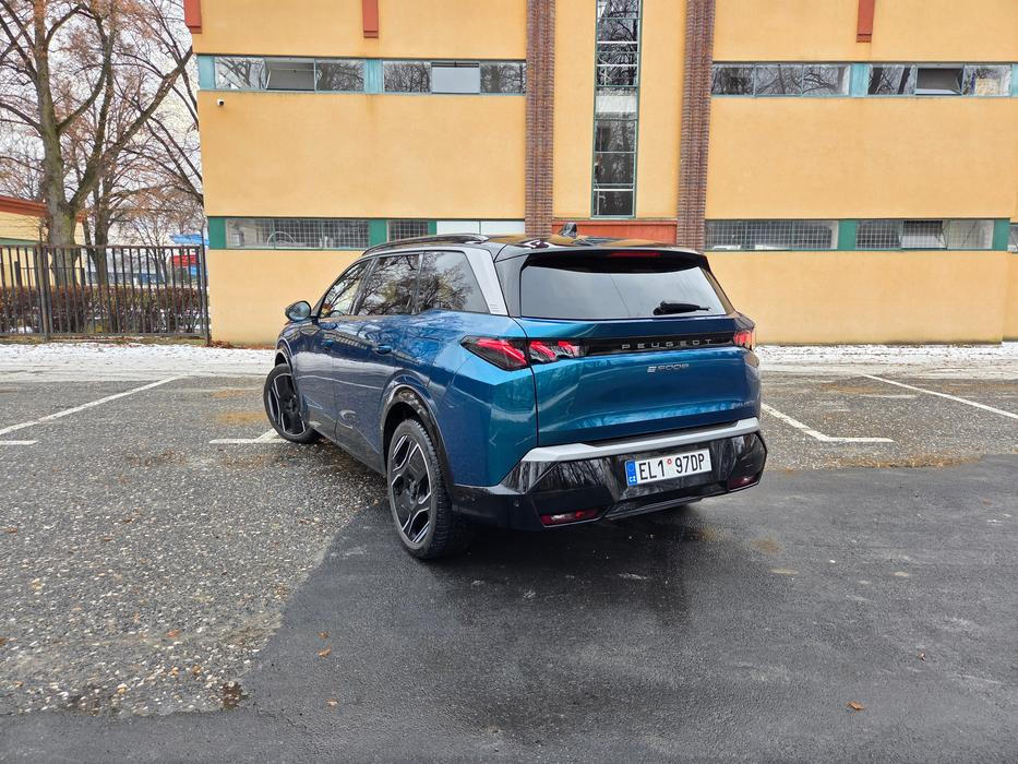 Kamenem úrazu je spotřeba v reálných podmínkách, která se i ve městě pohybuje přes 20 kWh / 100 km.