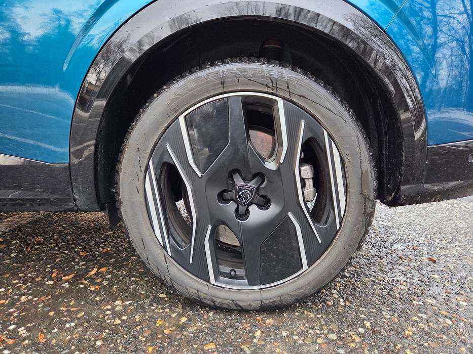 19palcová kola jsou součástí standardní výbavy verze GT.