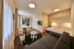 Moderní horský resort, situovaný přímo v centru Pece pod Sněžkou, je považován za jeden z projektů, které výrazně posunuly pojetí servisovaných apartmánů v českých horách.