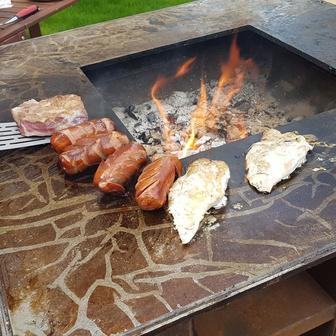 Milovníci dobrého jídla pak ocení nabídku stařených mas připravovaných na tropickém mangrovníkovém dřevě...