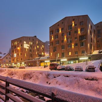 „Zisk titulu Absolutní vítěz vnímáme jako velkou poctu, ale také jako závazek. Je to ocenění práce celého týmu i našich partnerů a zároveň silná motivace být každý den o kousek lepší – v servisu, v detailech i v přístupu k lidem,“ dodal.